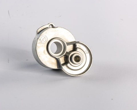 在裝配時，張緊器鋁壓鑄件與周邊部件如何匹配？